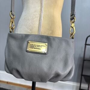 ★ Marc Jacobs Gray Pebble Leather Gold-tone Hardware Crossbody Bag‎